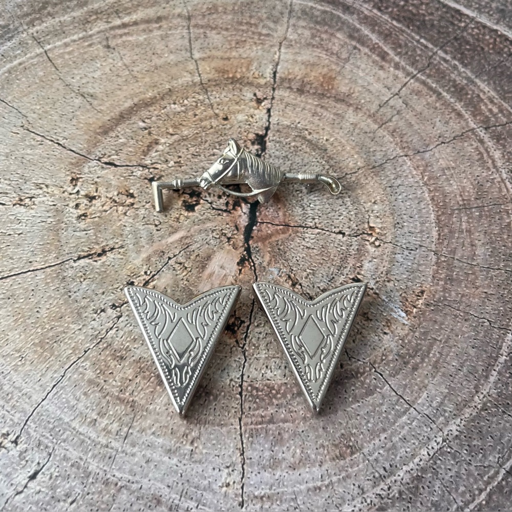 Silver Cow-boy shirt collar accessories with horse pin